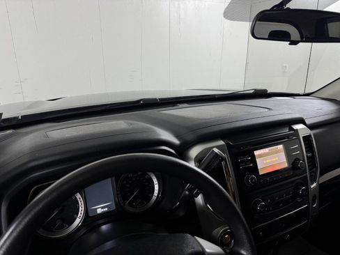 Used 2017 Nissan Titan SV image 32