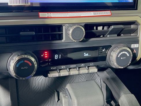 Used 2025 Toyota Tacoma TRD Off-Road image 15