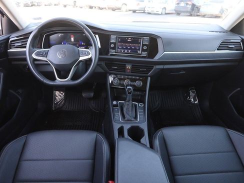 Used 2024 Volkswagen Jetta SE image 19