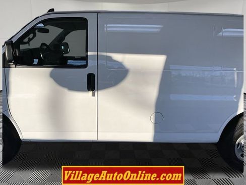 Used 2018 Chevrolet Express 2500 w/ Driver Convenience Package RWD image 31