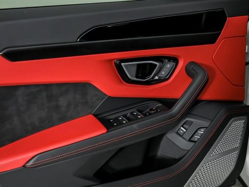 Used 2022 Lamborghini Urus AWD/4WD image 18