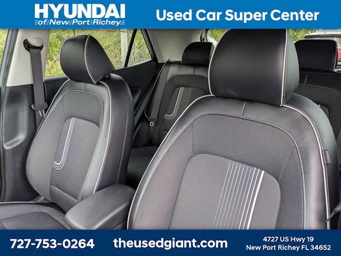 Certified 2022 Hyundai Venue Limited w/ Cargo Package FWD image 7