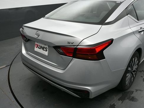 Used 2023 Nissan Altima 2.5 SV FWD image 12
