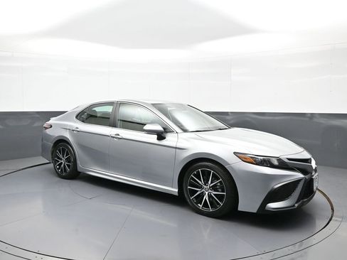Certified 2023 Toyota Camry SE w/ Cold Weather Package AWD/4WD image 4