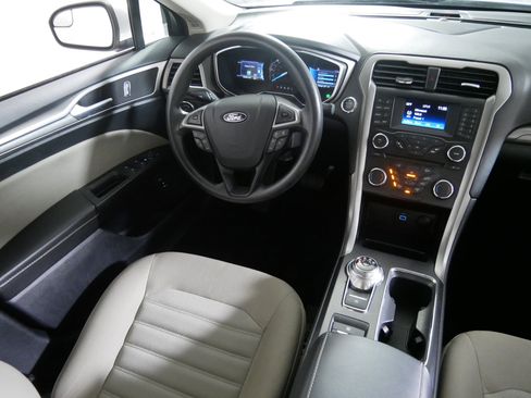 Used 2018 Ford Fusion S image 9