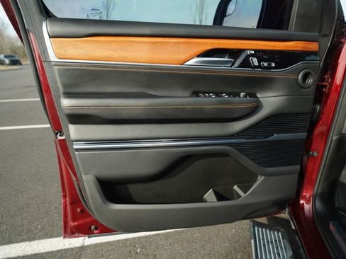 Used 2022 Jeep Grand Wagoneer Series III image 15