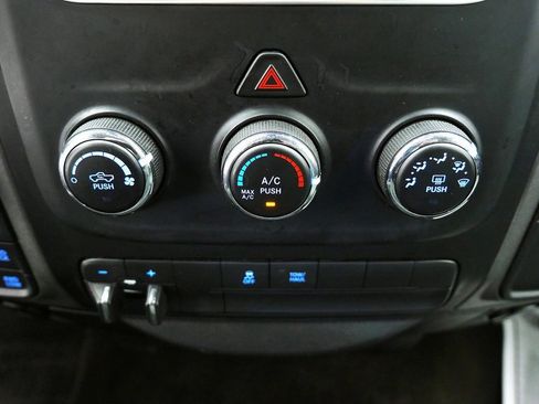 Used 2015 RAM 1500 Express image 29