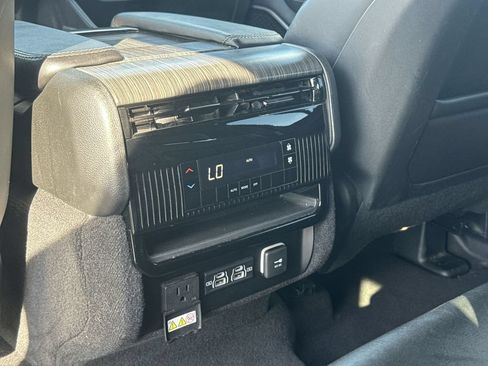 Used 2023 Jeep Wagoneer Series II AWD/4WD image 20