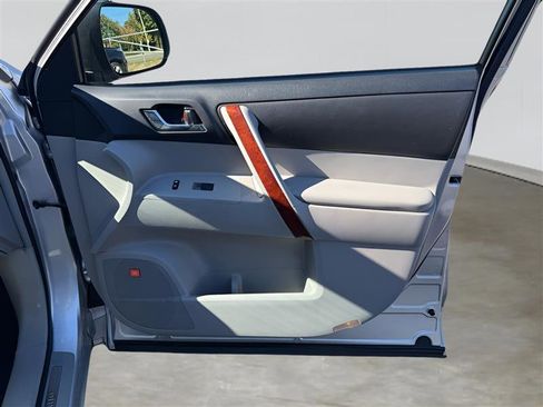 Used 2013 Toyota Highlander Limited image 33