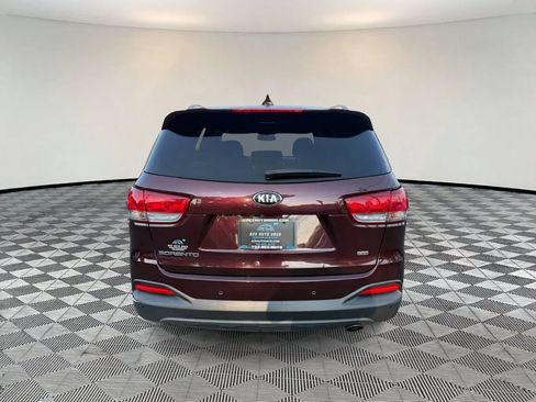 Used 2018 Kia Sorento FWD image 6