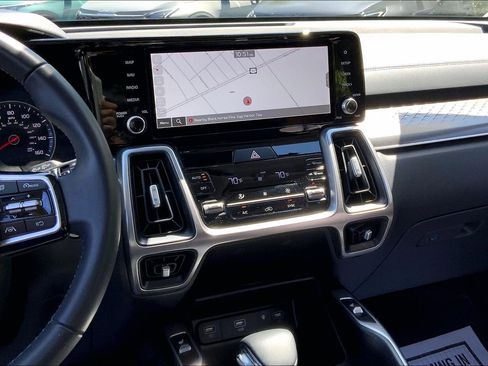 Used 2023 Kia Sorento S w/ Panoramic Sunroof Package FWD image 9