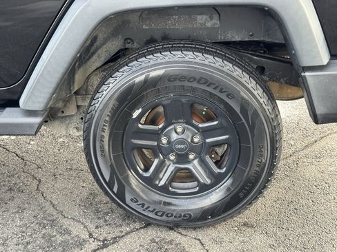 Used 2016 Jeep Wrangler Unlimited Sport w/ Connectivity Group image 35