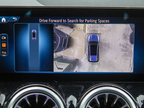 Used 2025 Mercedes-Benz GLB 35 AMG 4MATIC image 18