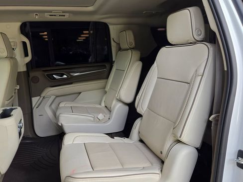 Used 2023 GMC Yukon XL Denali AWD/4WD image 28