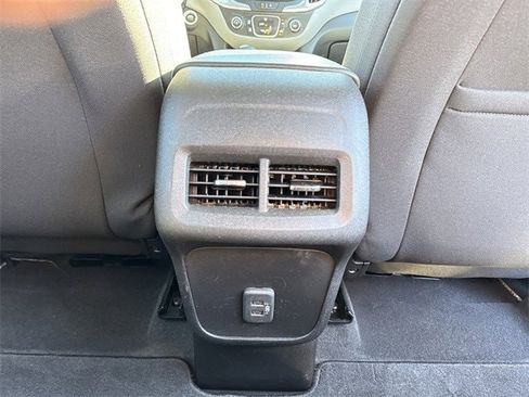 Used 2022 Chevrolet Equinox LS image 28