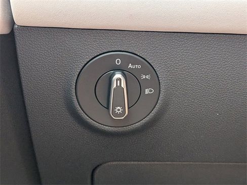 New 2026 Volkswagen Taos SE image 28