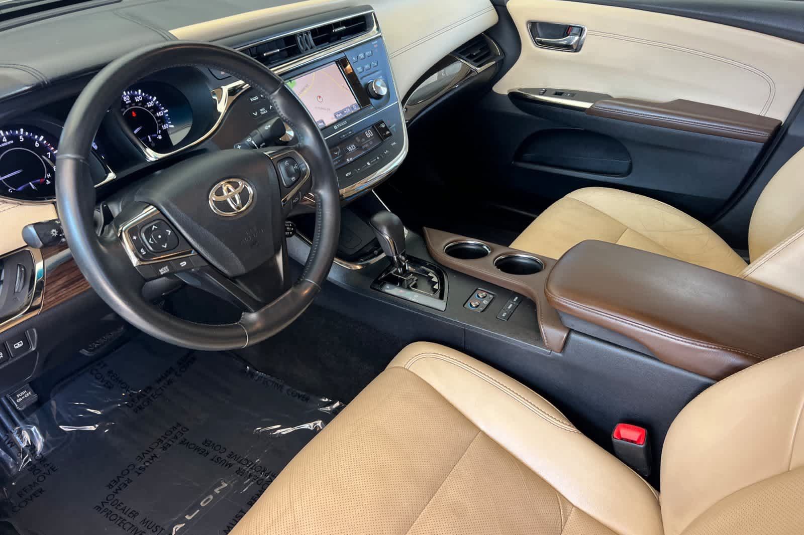 Used 2013 Toyota Avalon Limited w/ Technology Pkg FWD image 11