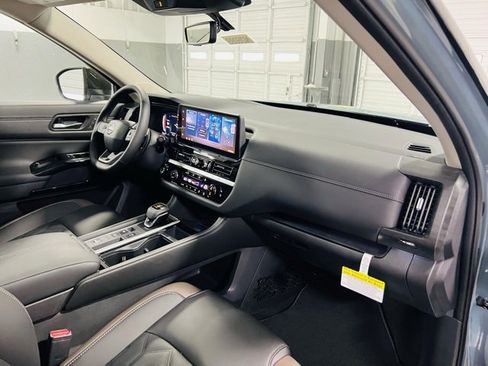 New 2026 Nissan Pathfinder Platinum image 36