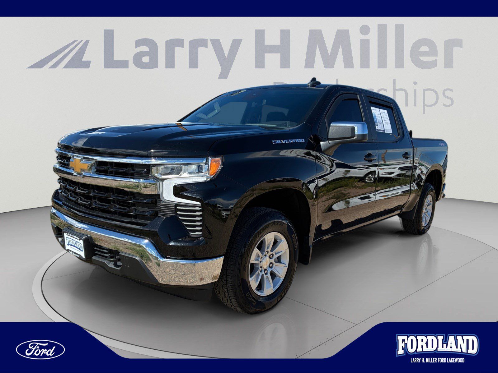 Used 2024 Chevrolet Silverado 1500 LT AWD/4WD image 1