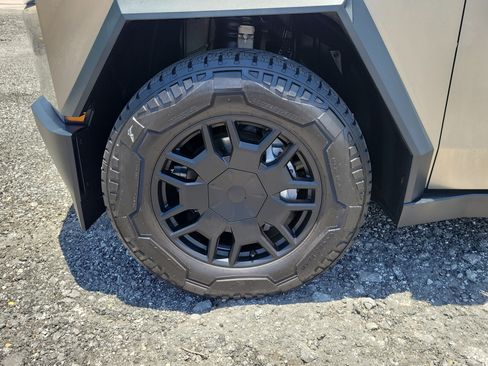 Used 2024 Tesla Cybertruck Cyberbeast AWD/4WD image 4