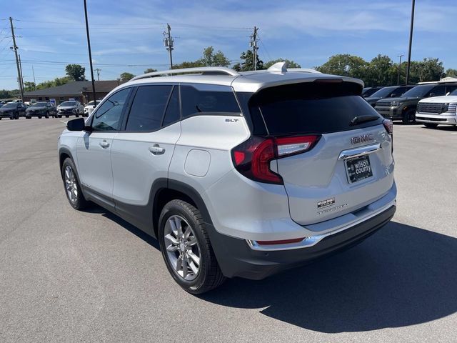 Used 2022 GMC Terrain SLT w/ Infotainment Package II FWD image 3