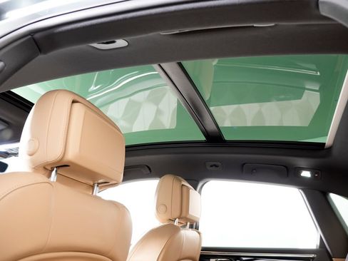 Certified 2025 Porsche Macan AWD/4WD image 24