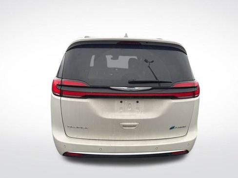 Used 2021 Chrysler Pacifica Pinnacle image 4