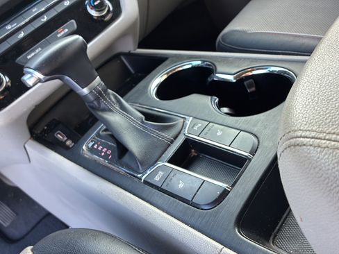 Used 2019 Kia Sedona EX FWD image 33