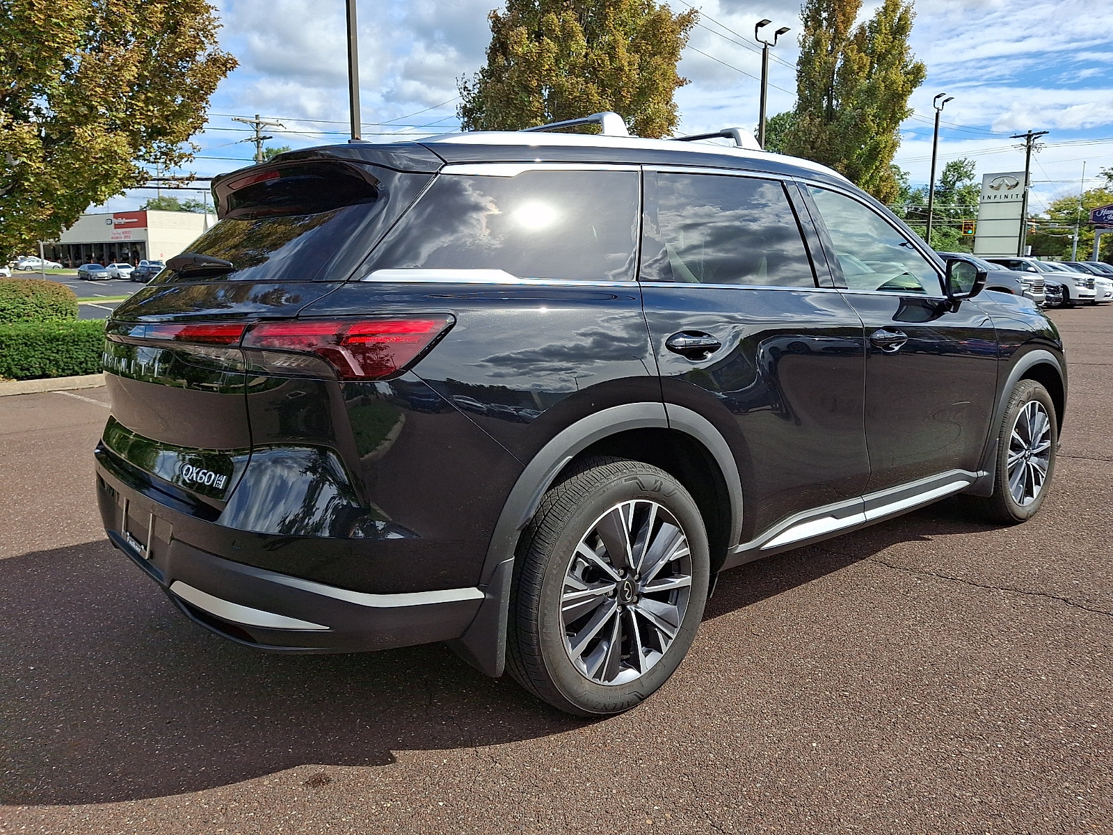 Certified 2026 INFINITI QX60 Luxe w/ Cargo Package AWD/4WD image 6
