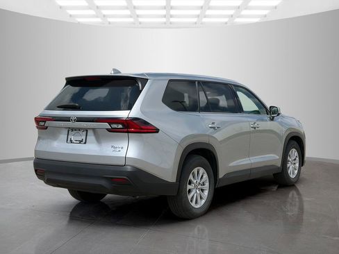 Used 2025 Toyota Grand Highlander FWD image 3