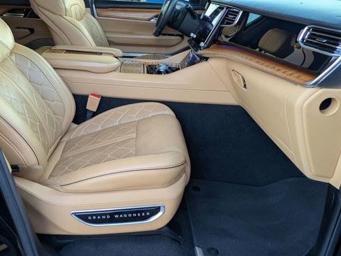 Used 2023 Jeep Grand Wagoneer Series III image 34