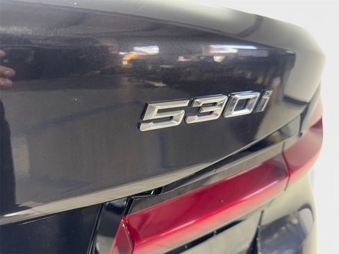 Used 2022 BMW 530i w/ Premium Package image 23