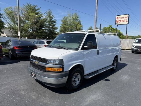 Used 2018 Chevrolet Express 2500 w/ Driver Convenience Package RWD image 3