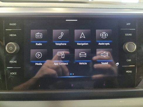 Used 2023 Volkswagen Taos SE w/ Panoramic Sunroof Package FWD image 25