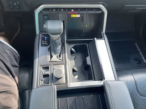 Used 2024 Toyota Sequoia Limited image 28