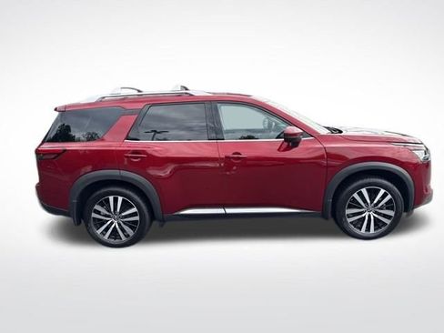 Used 2024 Nissan Pathfinder Platinum w/ Black Appearance Package image 7