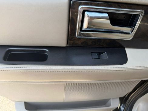 Used 2015 Lincoln Navigator 4WD image 17