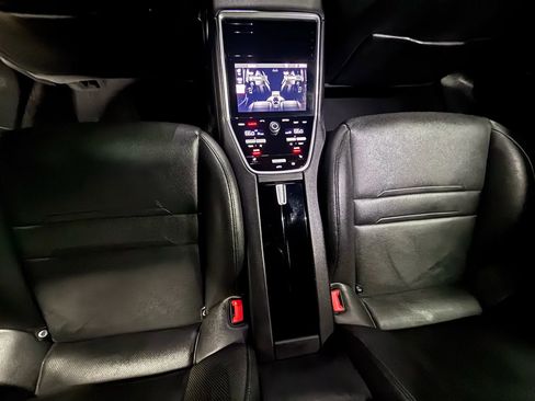 Used 2018 Porsche Panamera 4 image 24