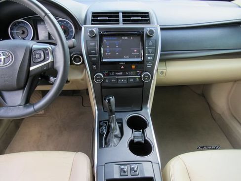 Used 2017 Toyota Camry XLE w/ Moonroof Package FWD image 17