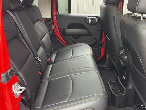 Used 2025 Jeep Wrangler Unlimited Sahara AWD/4WD image 35