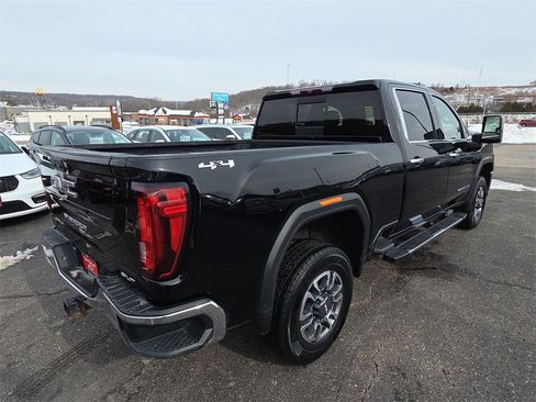 Used 2022 GMC Sierra 2500 SLT w/ SLT Convenience Package image 9