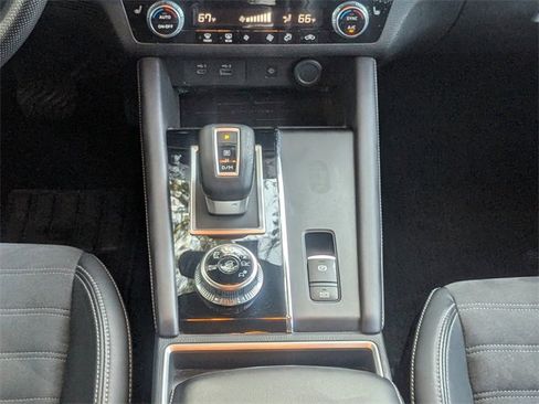 Used 2022 Mitsubishi Outlander SE image 19