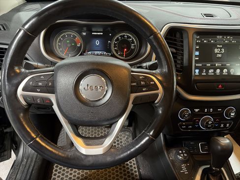 Used 2016 Jeep Cherokee Trailhawk w/ Comfort/Convenience Group AWD/4WD image 13