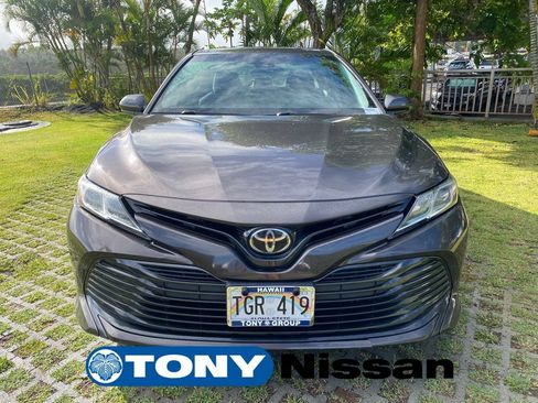 Used 2018 Toyota Camry LE FWD image 2