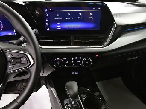 Used 2024 Chevrolet Trax LT w/ Driver Confidence Package FWD image 24