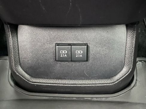 Used 2021 Toyota Highlander XLE image 28