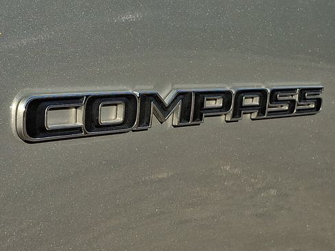 Certified 2022 Jeep Compass Limited image 30