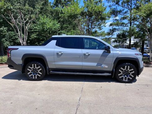 Used 2026 Chevrolet Silverado EV LT AWD/4WD image 5
