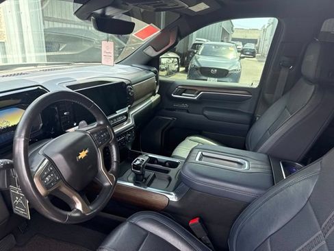 Used 2022 Chevrolet Silverado 1500 High Country w/ Technology Package AWD/4WD image 5
