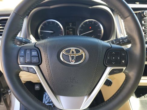 Used 2016 Toyota Highlander Limited Platinum image 24